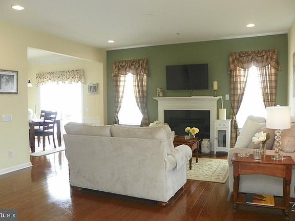 4th image of 48 Clement Ct