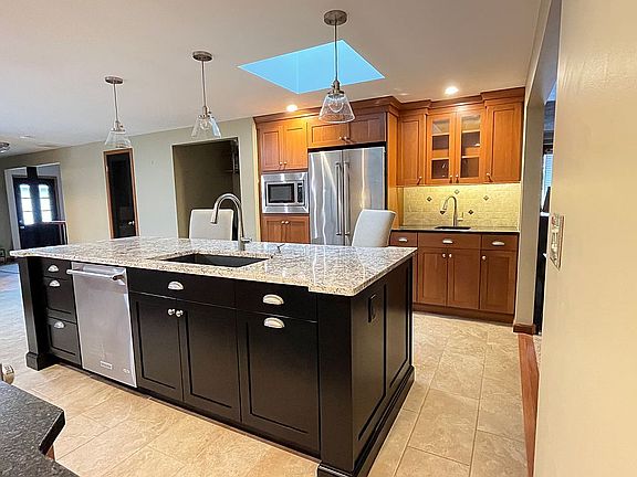 2nd image of 9 Summerview Rd