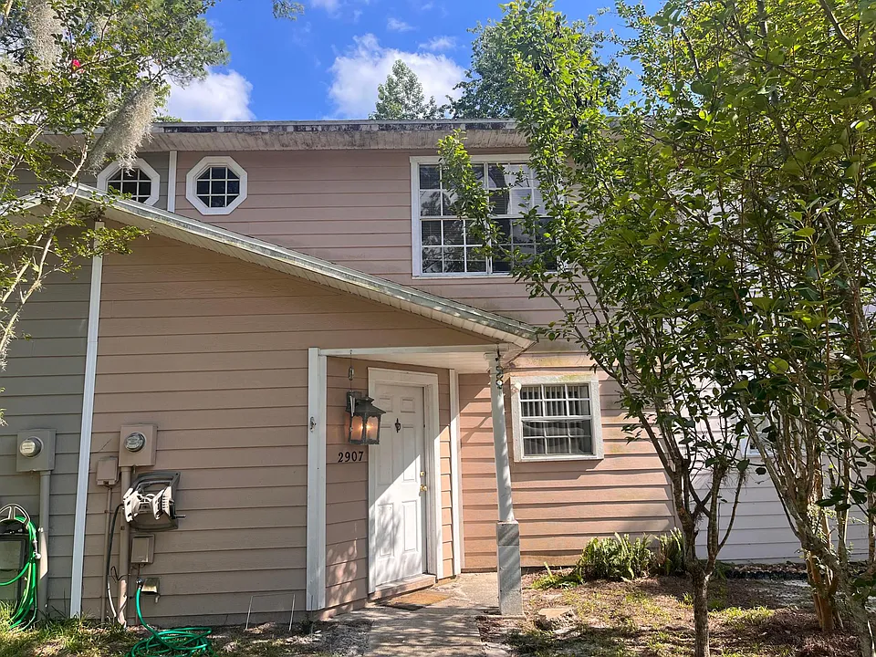 2907 SW 38th Pl
