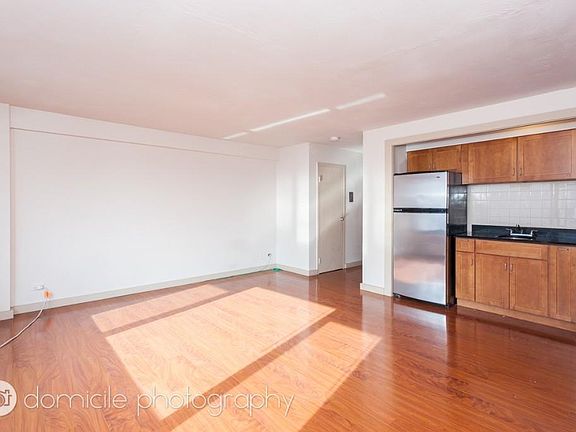 3rd image of 3102 N Lake Shore Dr #703