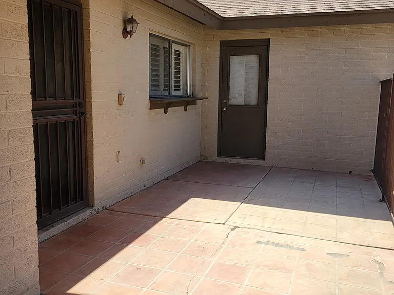 1642 E Carmen St — Photo 39
