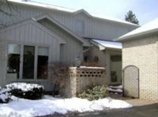 2238 Cameo Lake Ct, Bloomfield, MI