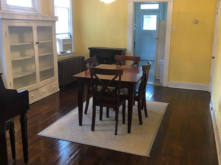 4011 Windsor St — Photo 3