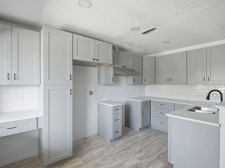 115 N San Remo Ave #7 — Photo 6