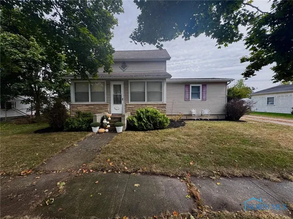 313 S Adrian St, Lyons, OH 43533
