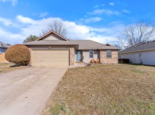 3917 W Kay Pointe Blvd, Springfield, MO 65802