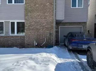 2819 Springland Dr #1A, Ottawa, ON K1V9S7