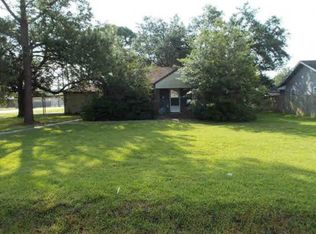 6098 Martin St, Groves, TX 77619
