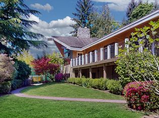 8920 NE 13th St, Clyde Hill, WA 98004