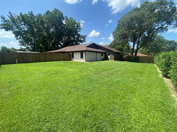 5th image of 504 Southgate Dr