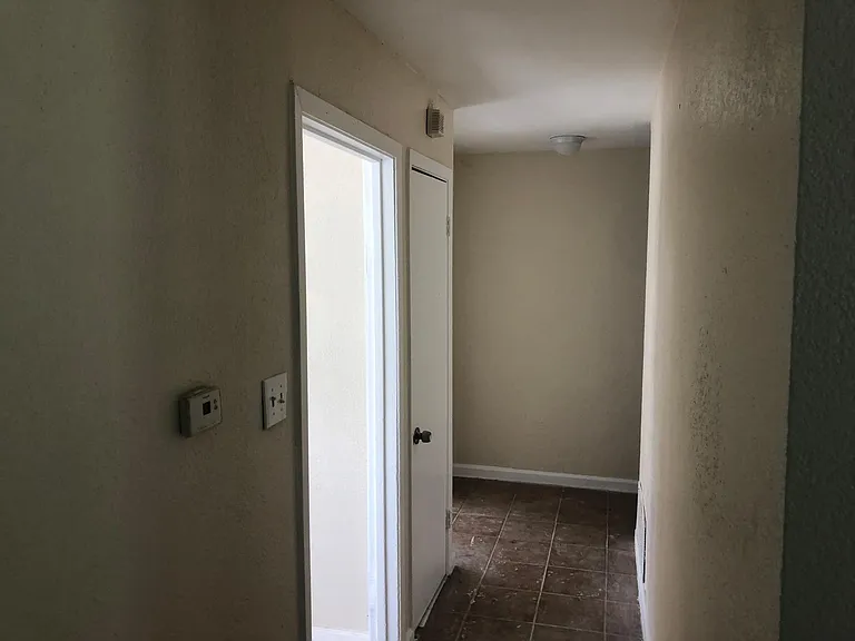 5504 Manor Rd — Photo 13