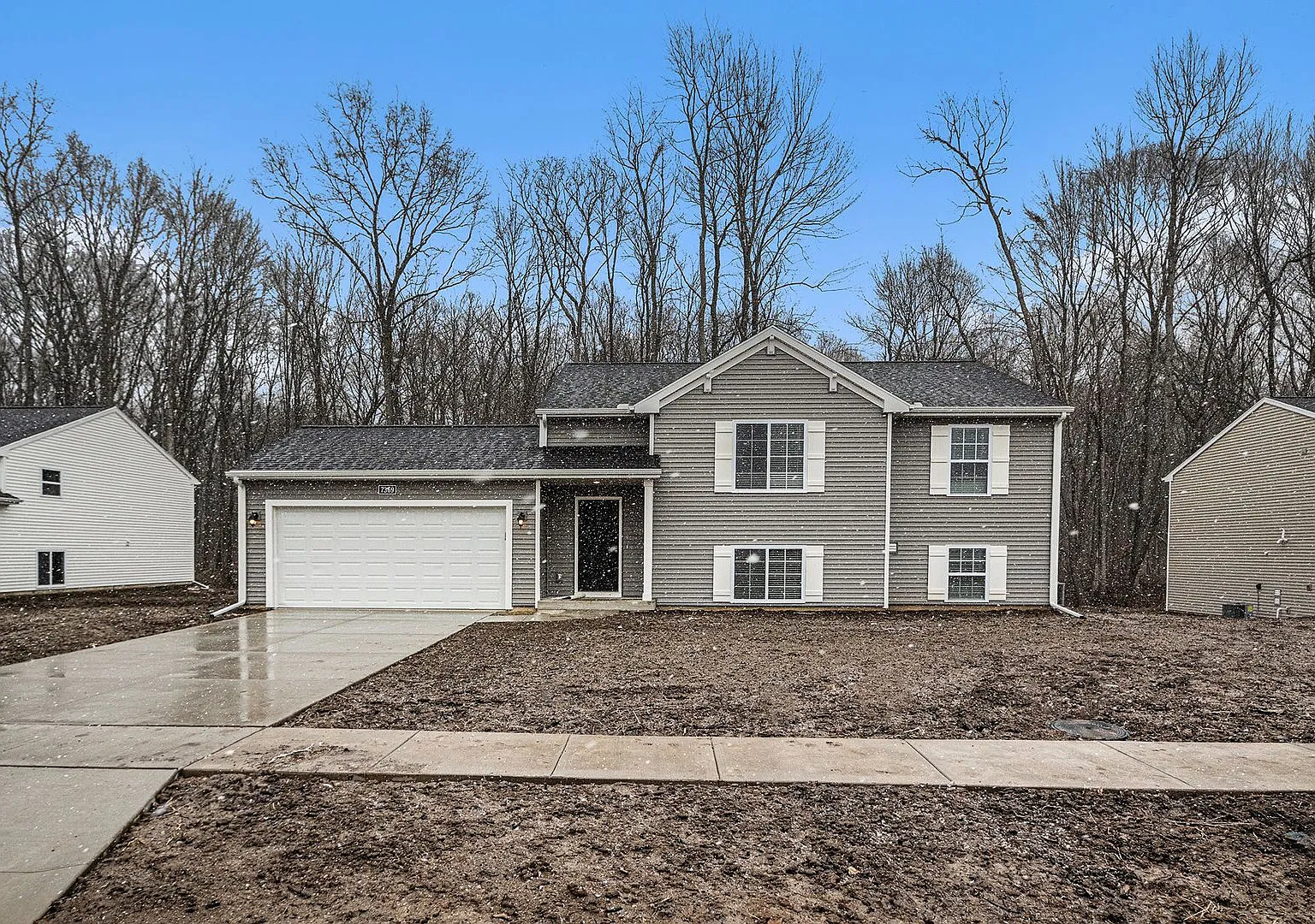 1 Month FREE Rent! Applied to Your First Full Month. Terms & Conditions Apply. — Photo 1