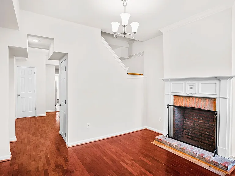 235 S Highland Ave — Photo 2