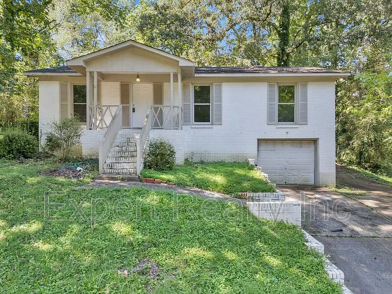 3 bed, 1.0 bath, 1100 sqft, $1,400 — Photo 1