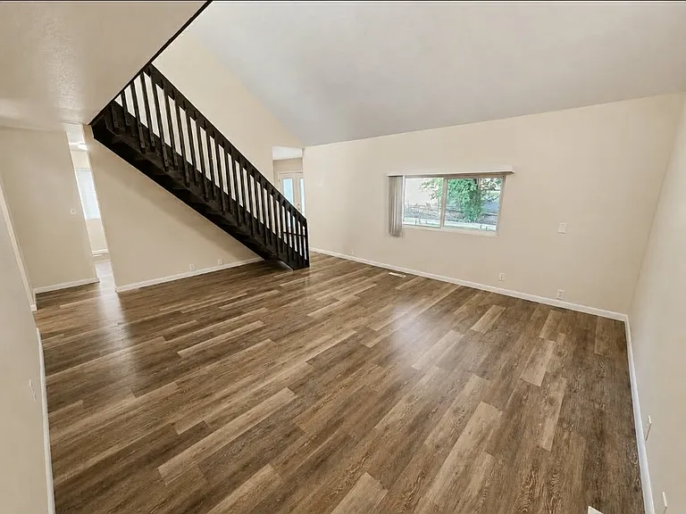 2532 W 3rd St — Photo 4