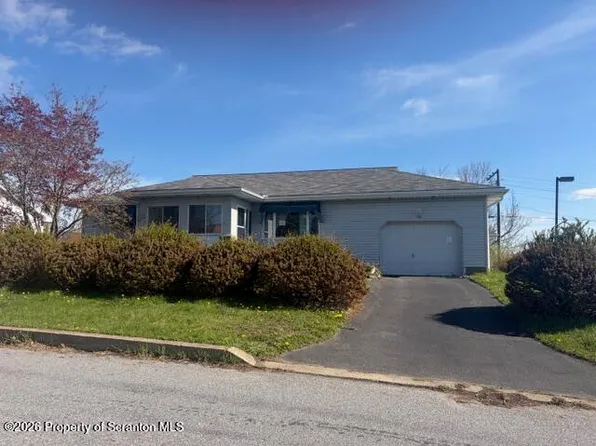 105 Ridgeview Dr, Scranton, PA 18512