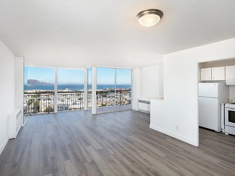 Crystal Tower Apartments — Photo 26