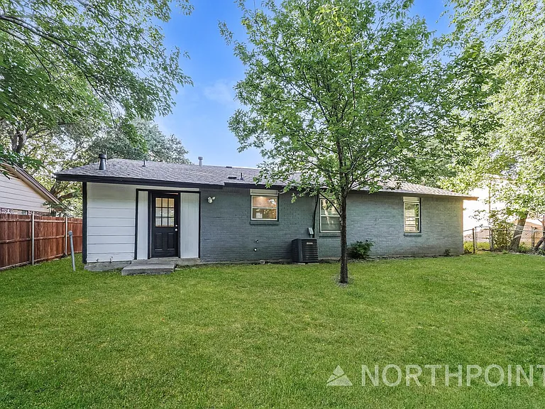 2814 Sequoia Ln — Photo 15