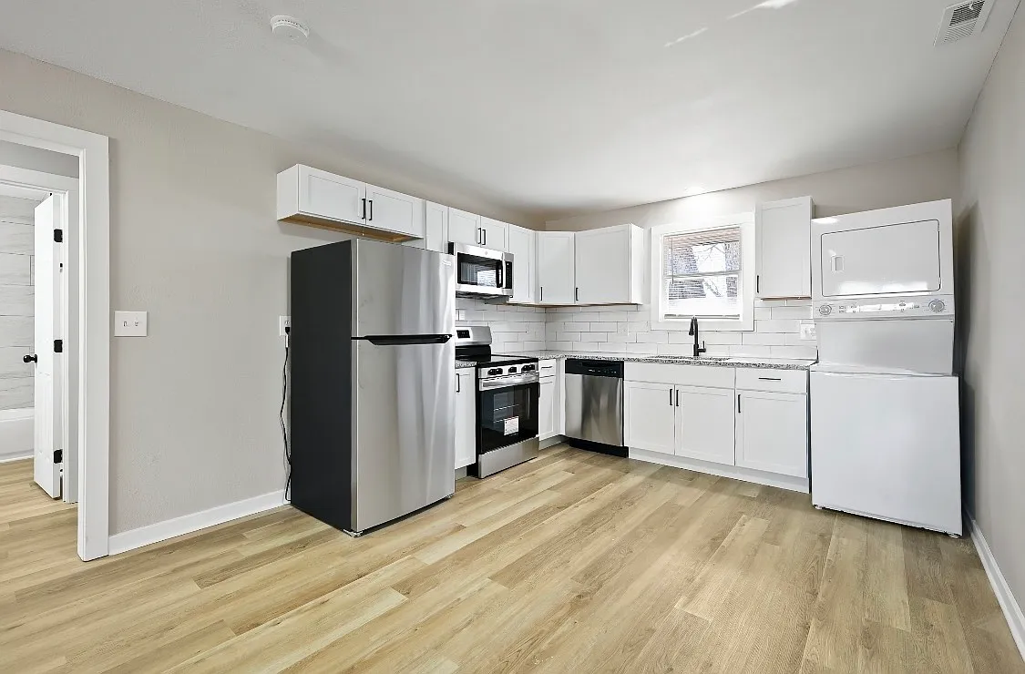 2 bed, 700 sqft, $1,195 — Photo 2