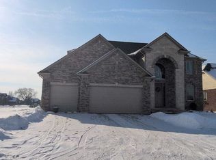 17198 Chianti Ct, Macomb, MI 48042