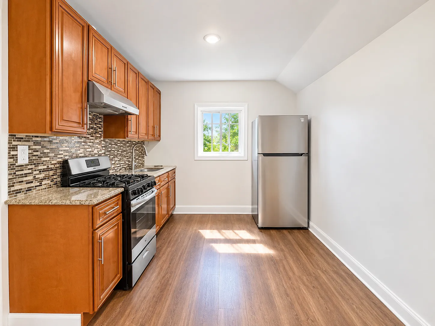 2 bed, 950 sqft, $3,000 — Photo 4