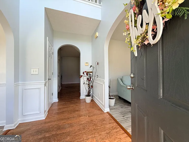 645 Highpoint Way — Photo 2