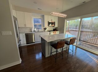 1326 W Melrose St #2, Chicago, IL 60657
