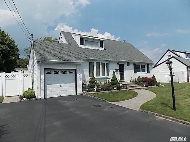 1st image of 753 Pine Ave