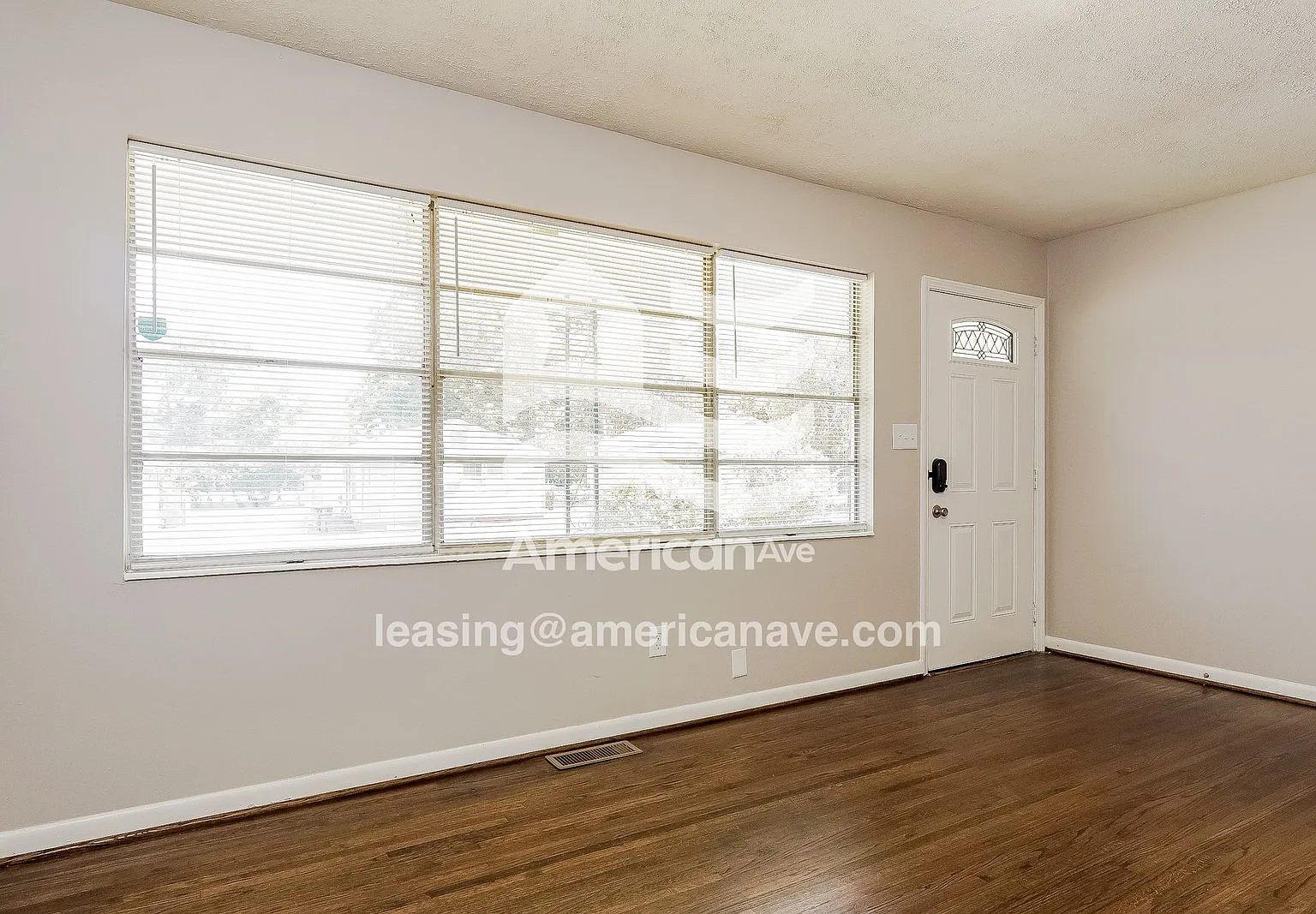 3 bed, 1.0 bath, 850 sqft, $970 — Photo 2
