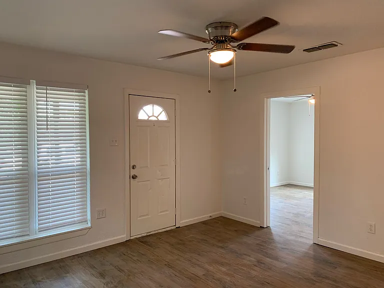 3901 Bois D Arc St — Photo 8