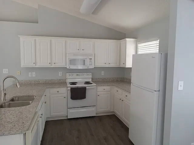 2568 E Ashford Park Dr — Photo 2