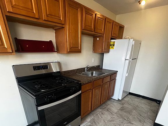2nd image of 366 Centre St APT 5