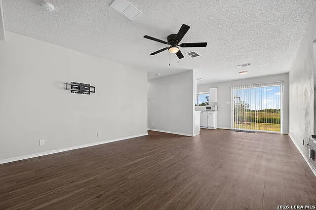 2 bed, 1.0 bath, 872 sqft, $1,350 — Photo 4
