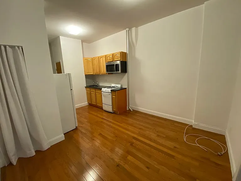 35 Carmine St #3 — Photo 7