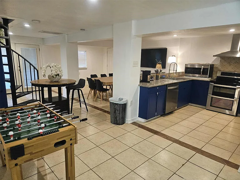 812 Marlin St — Photo 2