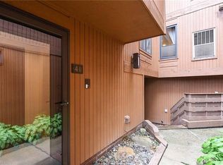 25040 Mill River Rd, Olmsted Falls, OH 44138