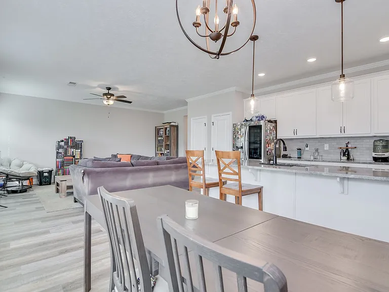 716 Navan Ln — Photo 17