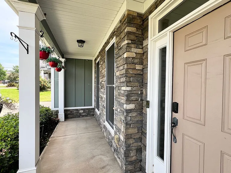 327 Clearwater Ln — Photo 3