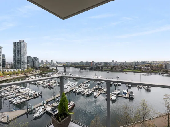 1228 Marinaside Cres #1201, Vancouver, BC V6Z 2W4