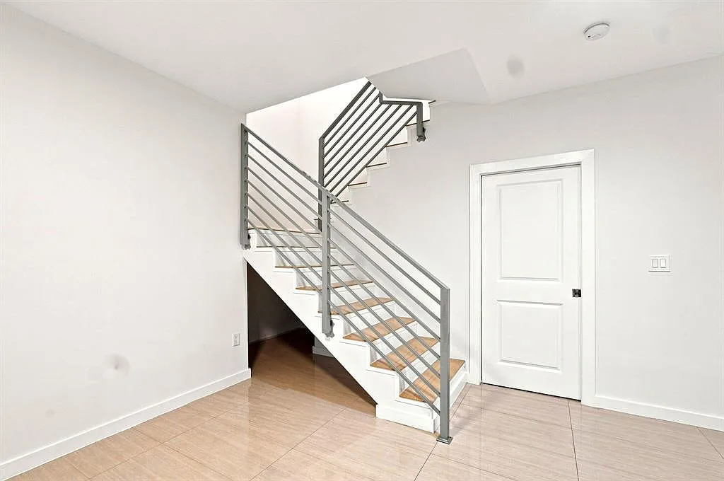432 SE 16 Street - 1 — Photo 3