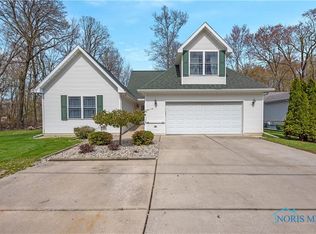 1752 Sugarbush Rd, Oregon, OH 43616