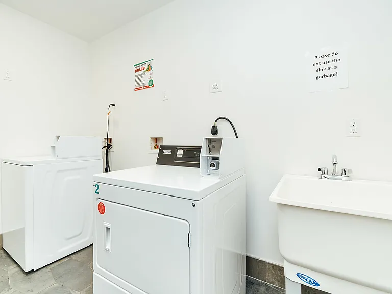 1863 Putnam Ave #2R — Photo 12