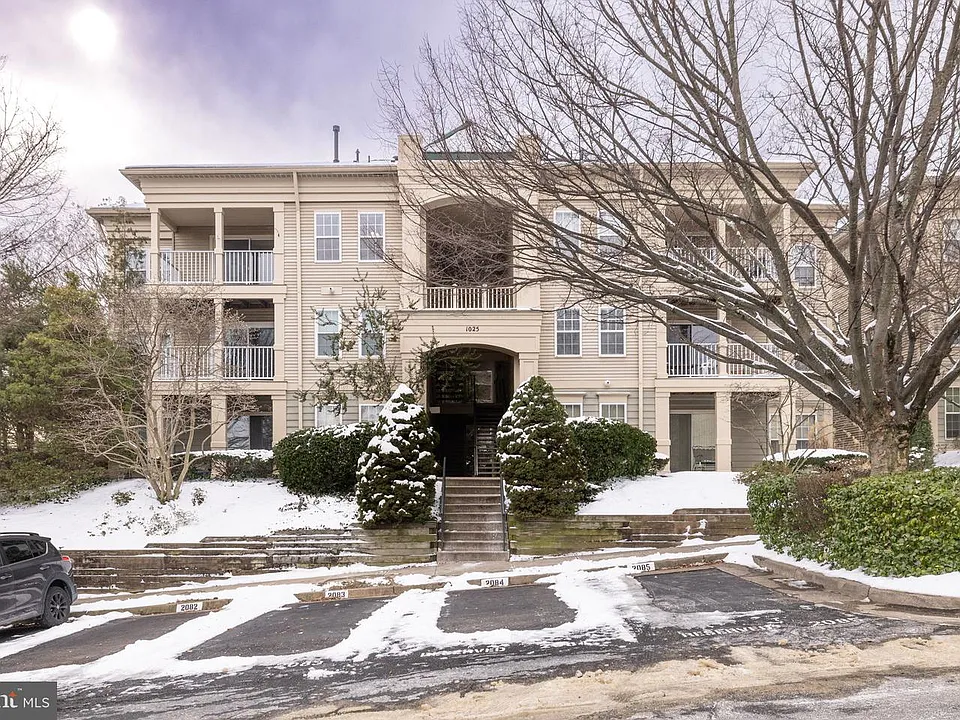1025 Gardenview #301