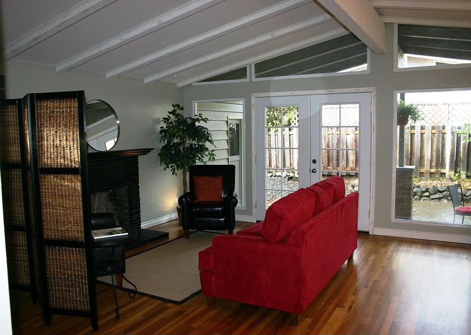 Hardwoods, Vaulted Ceilings, French Doors