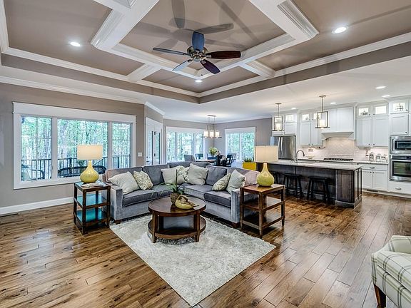 3rd image of 11 Oak Leaf Cir