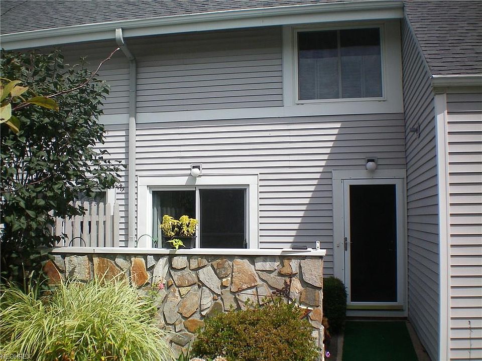 1st image of 330 Yorktown Pl