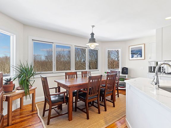 5th image of 19 Island View Dr E