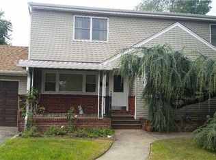 32 Lincoln Rd N, Plainview, NY 11803