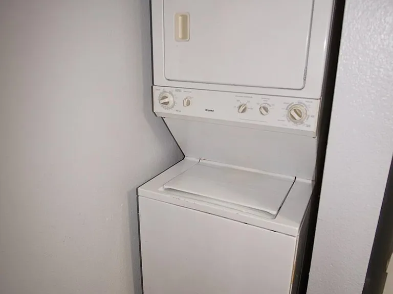3400 Blue Earth Ln #D — Photo 8