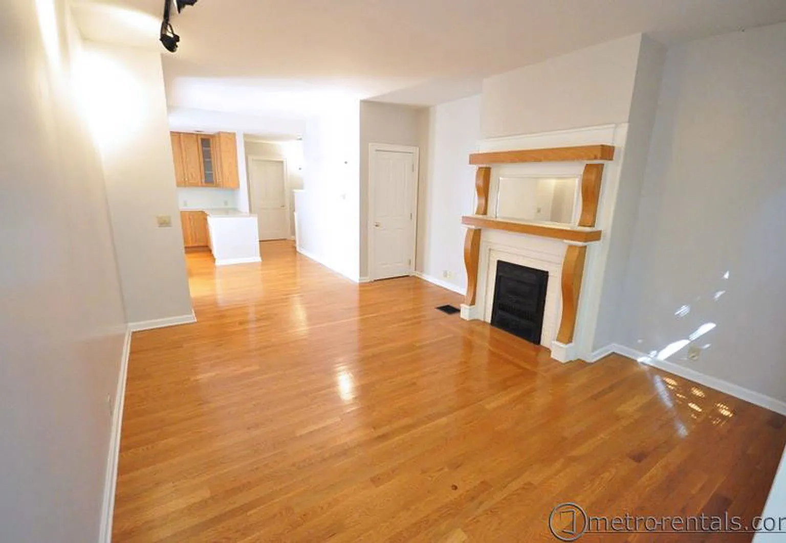 2 bed, 1.0 bath, 1100 sqft, $1,625 — Photo 2